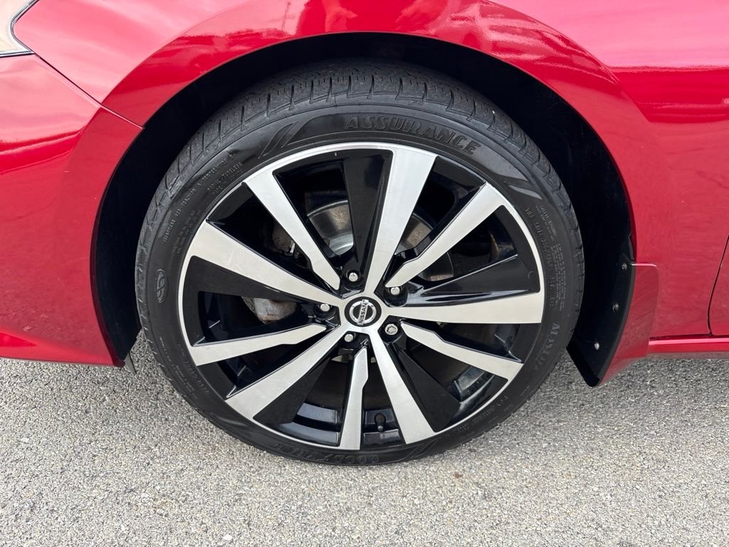 Used 2020 Red Nissan 2.5 SR image 10