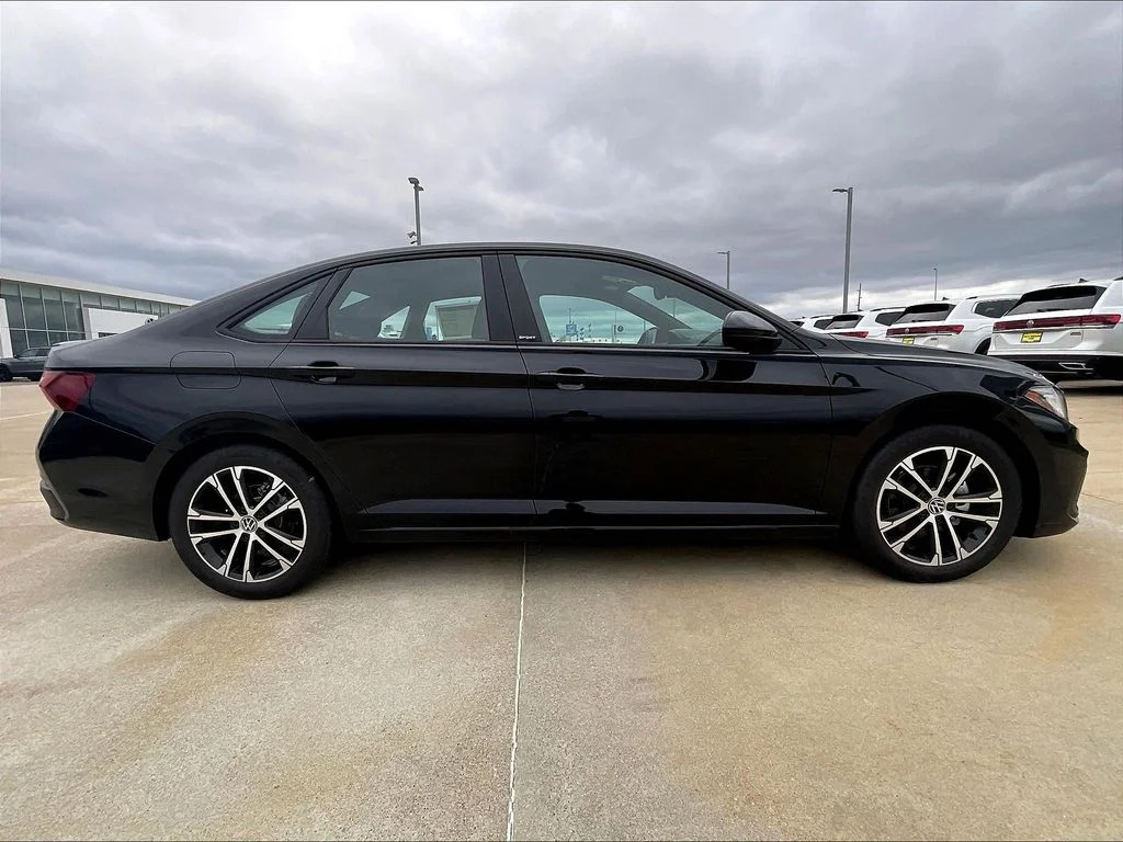 New 2026 Black Volkswagen 1.5T Sport image 2
