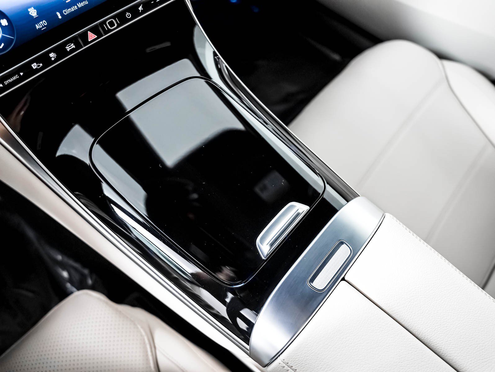 Certified Used 2025 Polar White Mercedes-Benz GLC 350e 4MATIC® SUV image 19