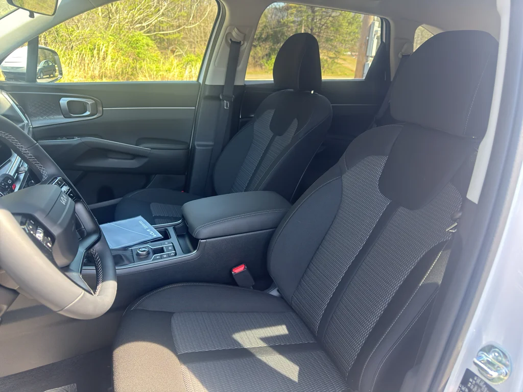 New 2026 Glacial White Pearl Kia LX image 9