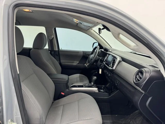 Used 2020 Cement Toyota SR5 image 16