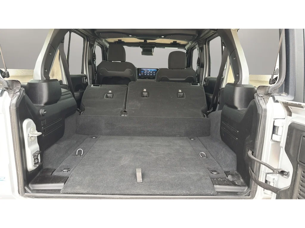 Used 2024 Silver Zynith Clearcoat Jeep Rubicon image 17