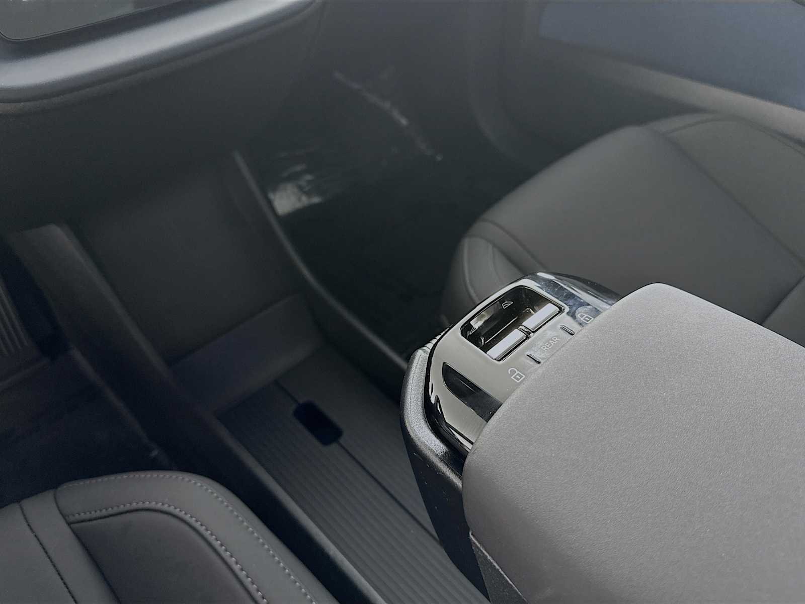 2025 Volvo EX30 Ultra - Photo 16
