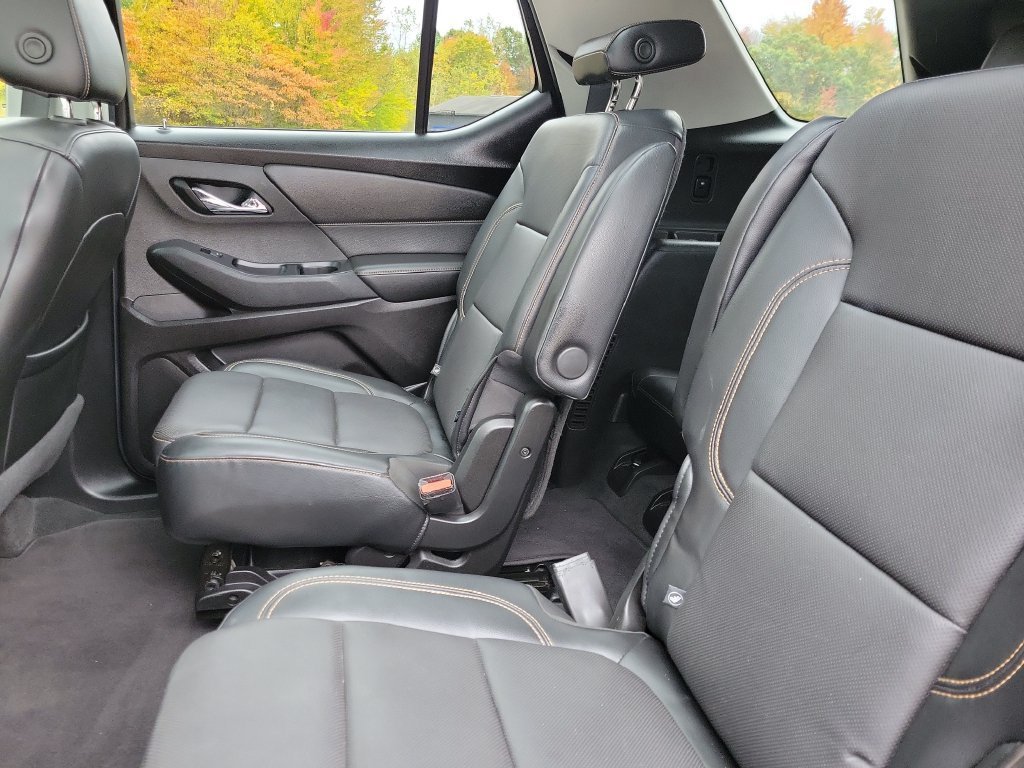 Used 2018 GRAPHITE METALLIC Chevrolet Premier image 11