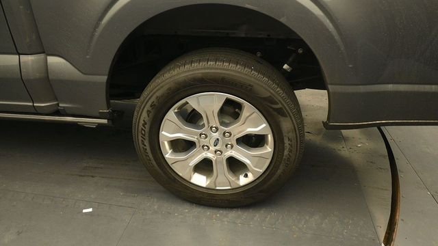 Used 2023 Gray Ford Platinum image 9