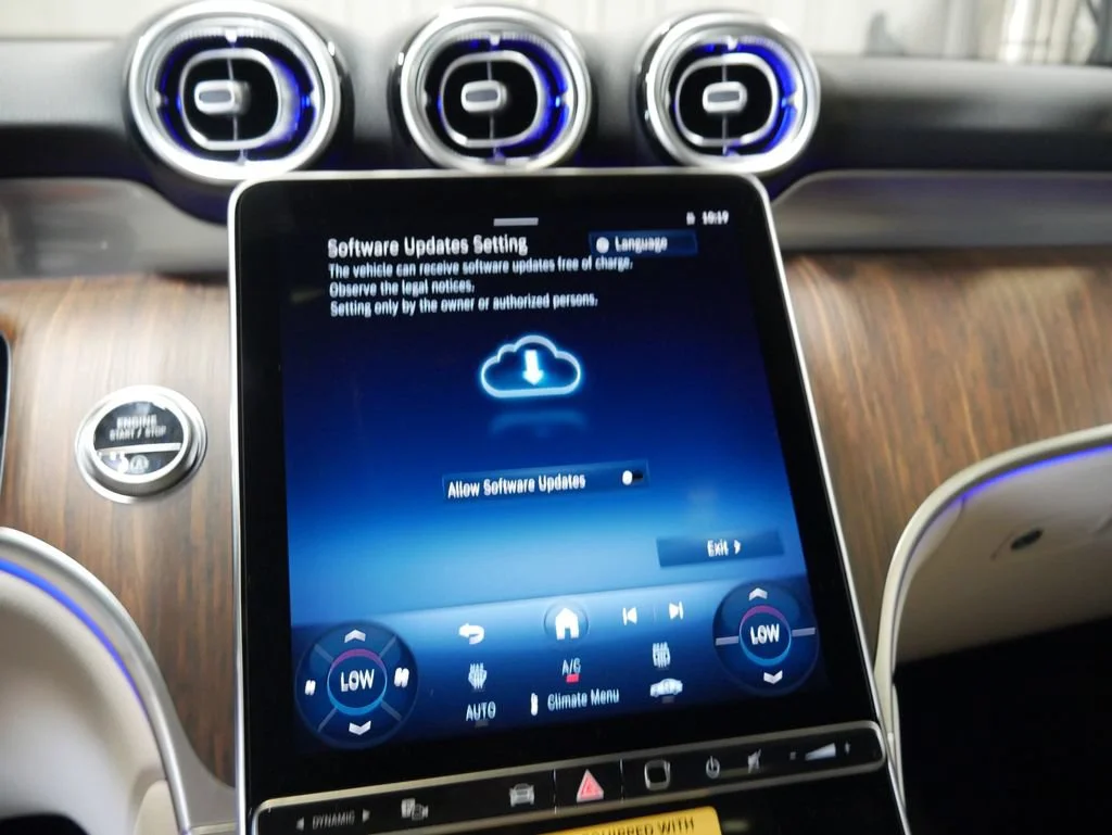 New 2026 Polar White Mercedes-Benz GLC 300 image 34