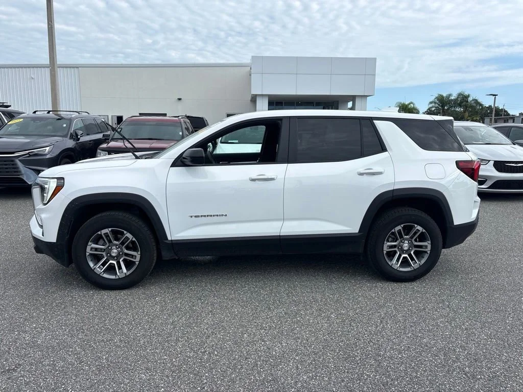 Used 2025 Summit White GMC Elevation image 2