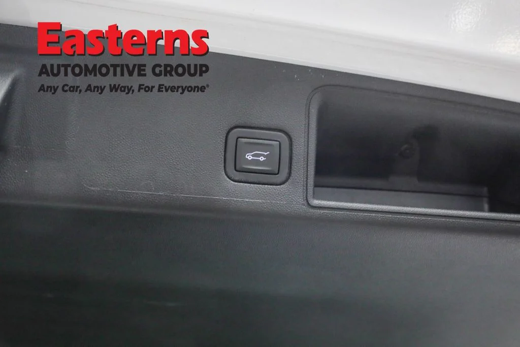 Used 2023 White GMC SLE image 21