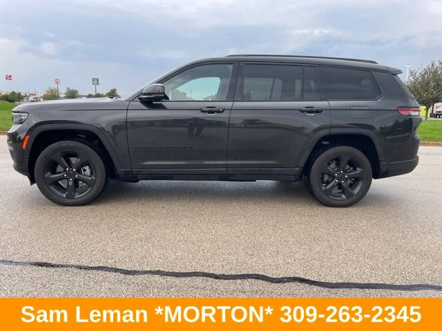 Used 2024 Gray Jeep Limited image 3