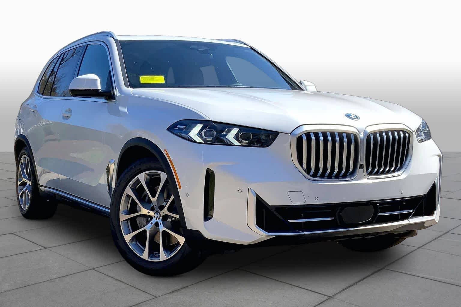 New 2026 Mineral White Metallic BMW xDrive50e image 2