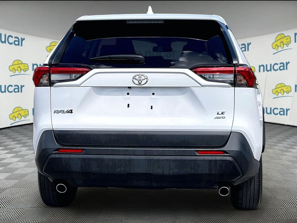 Used 2025 White Toyota LE image 5