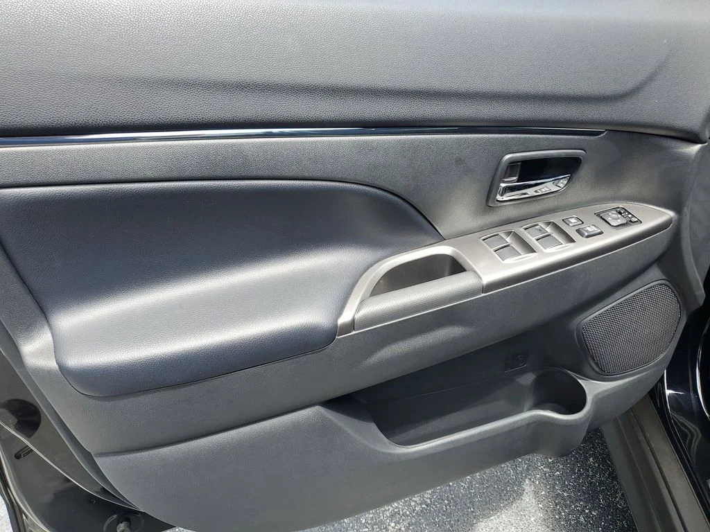 New 2026 Black Mitsubishi 2.0 SE image 18