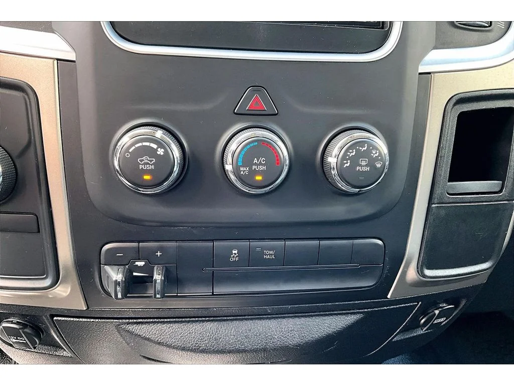 Used 2014  Ram SLT image 31