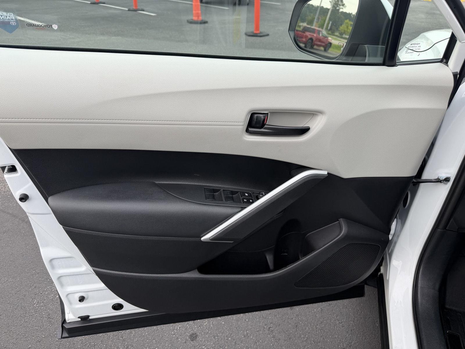 Used 2023 Wind Chill Pearl Toyota LE image 10