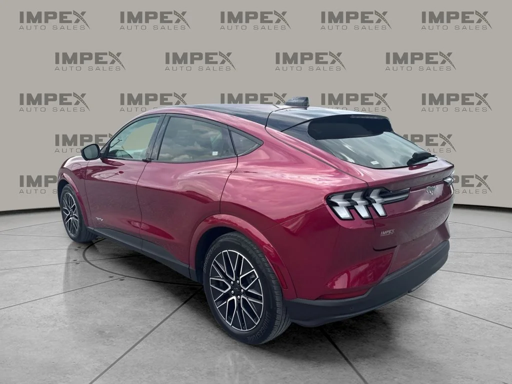 Used 2025 Red Ford Premium image 3