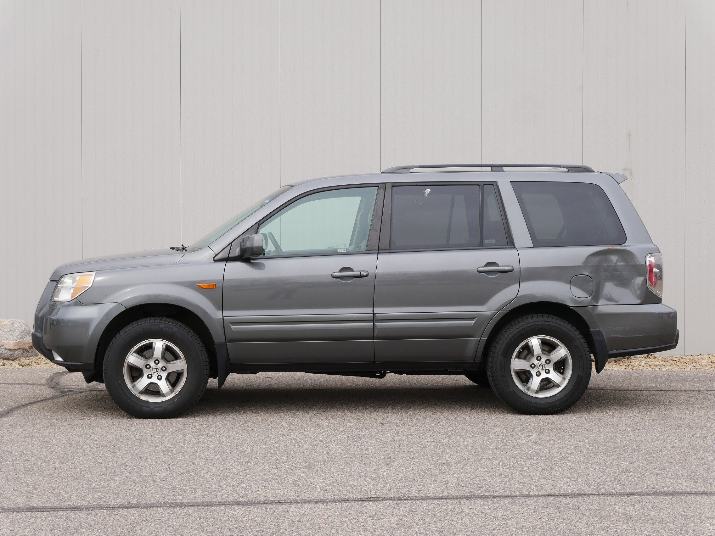 Used 2007 Honda Pilot EX with VIN 5FNYF18537B010721 for sale in Hastings, Minnesota