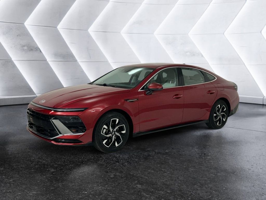 Used 2025 Red Hyundai SEL image 3