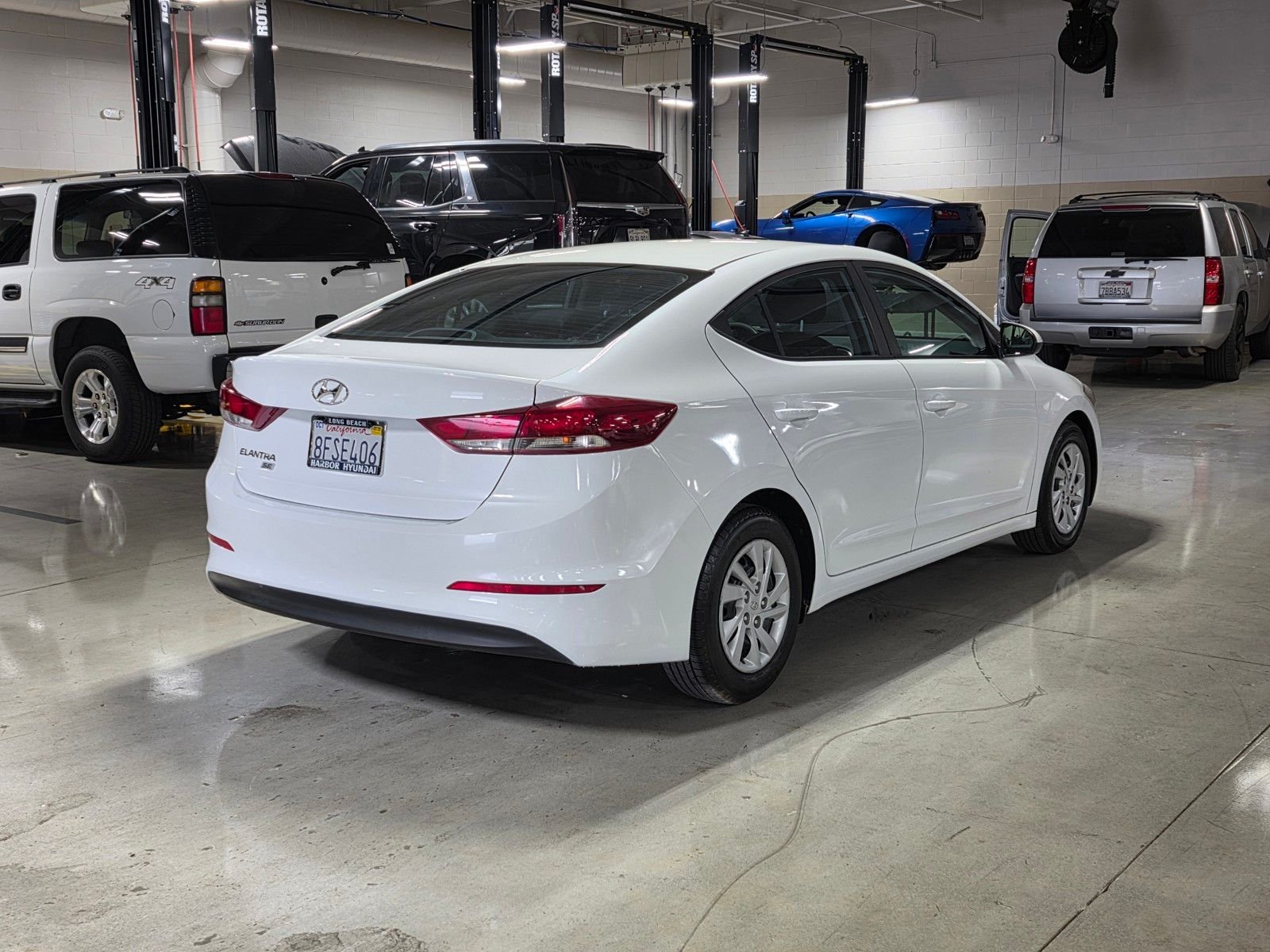 Used 2018 Quartz White Pearl Hyundai SE image 7
