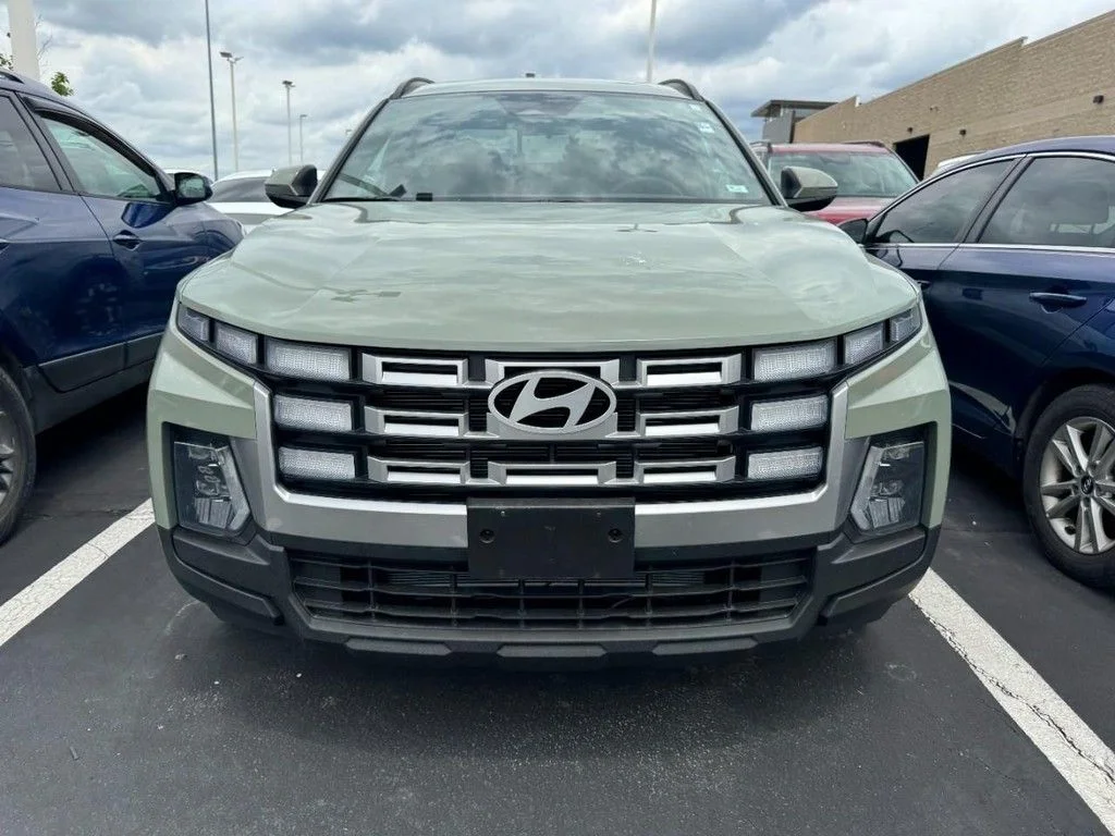 Used 2025 Green Hyundai SEL image 2