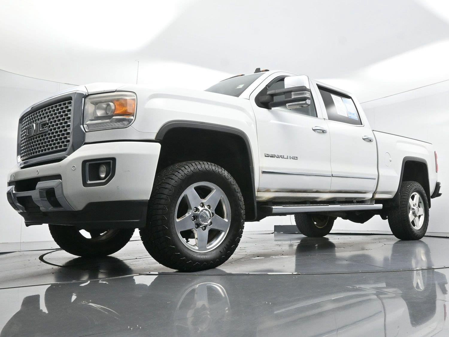 Used 2015 Summit White GMC Denali image 43