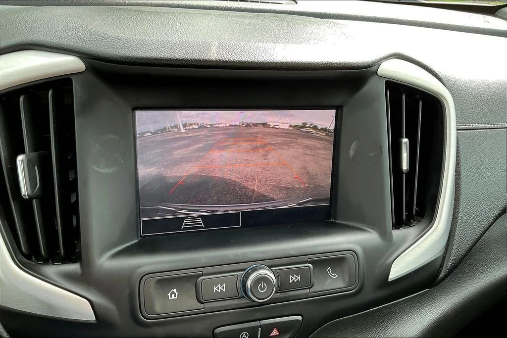 Used 2024 Silver GMC SLE image 17