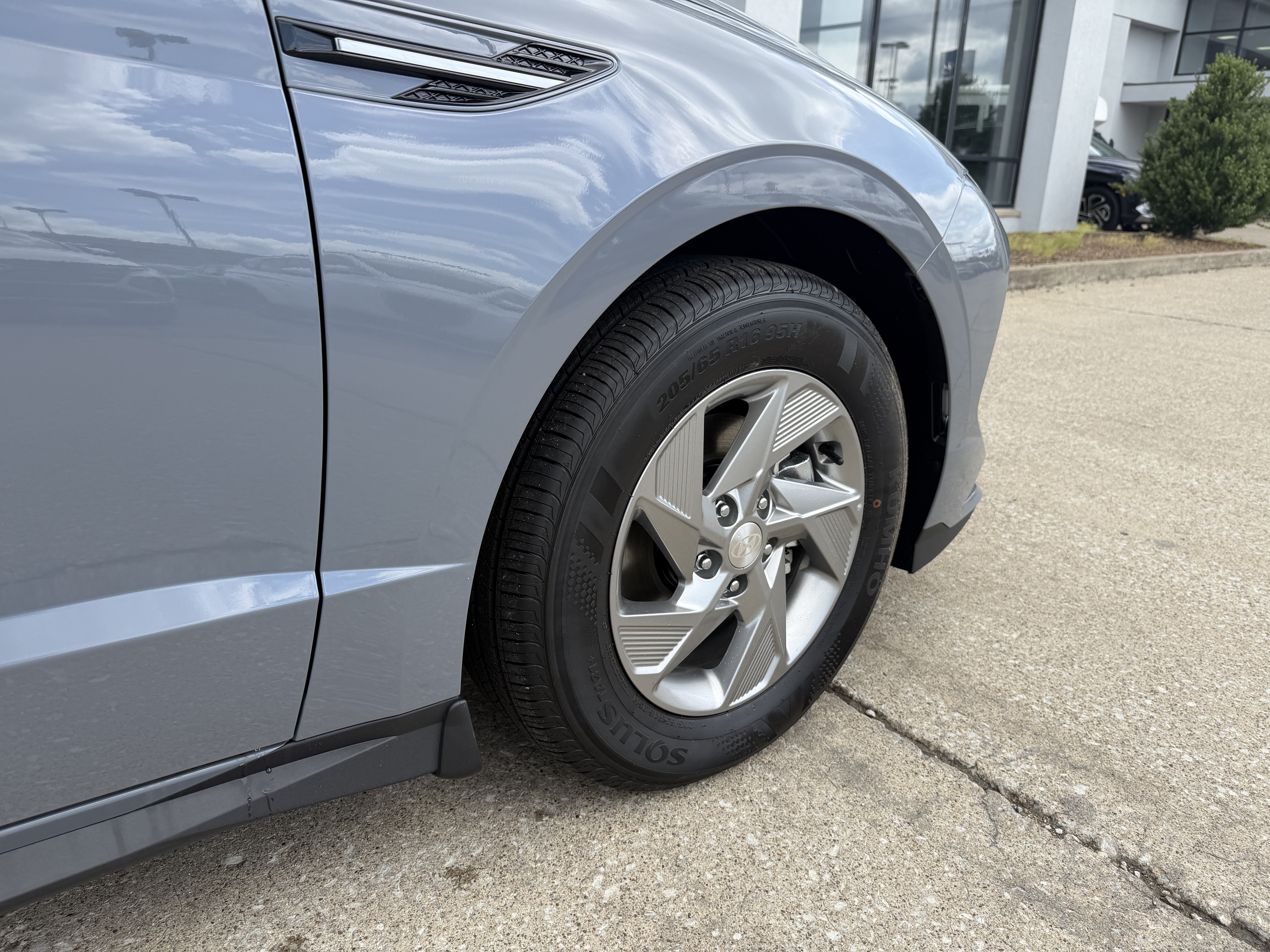 Used 2026 Transmission Blue Hyundai SE image 16