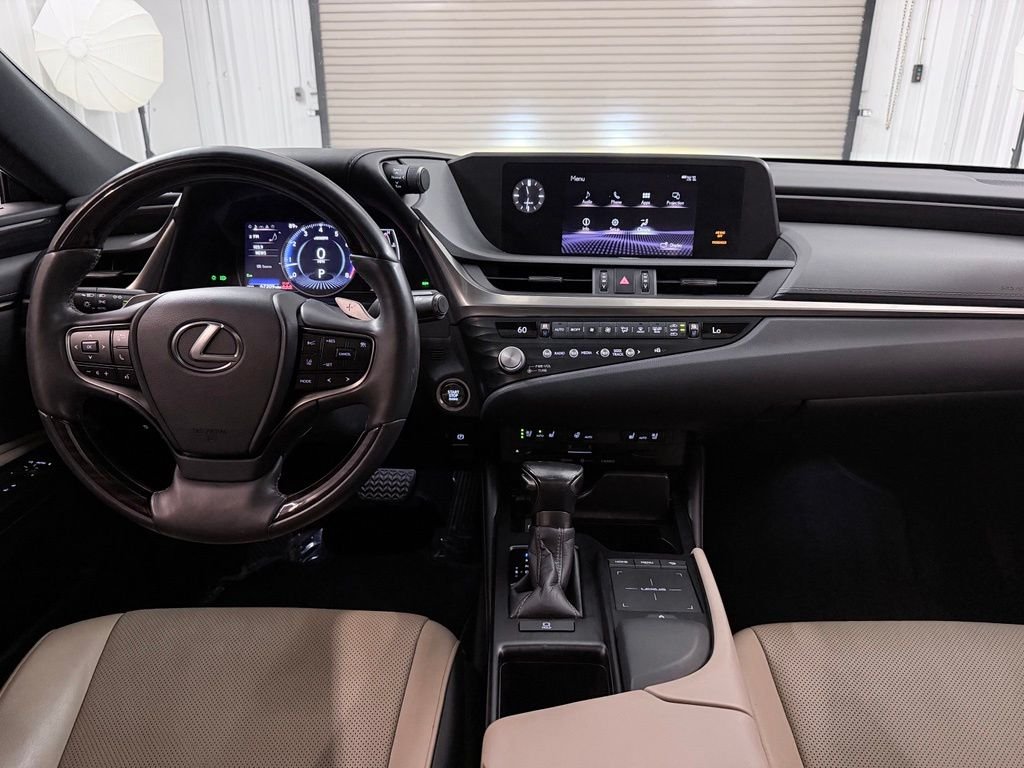 Used 2021 White Lexus 350 image 23
