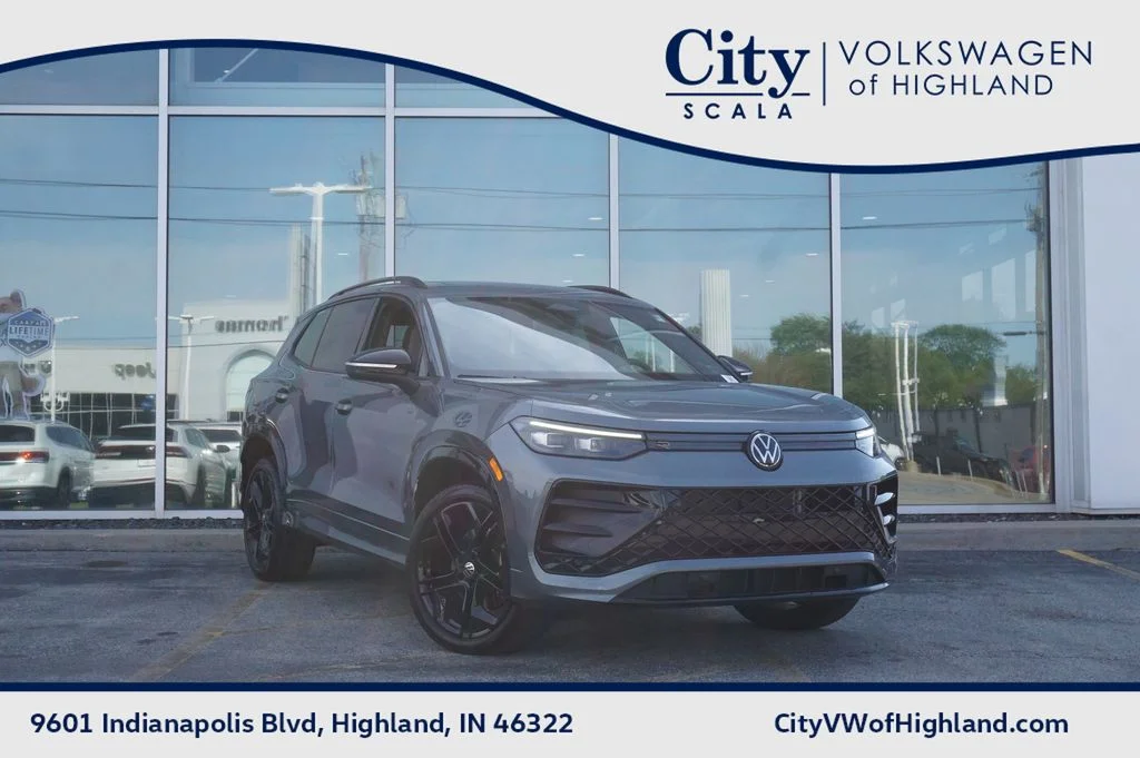 2025 Volkswagen Tiguan 2.0T SE R-Line Black 4Motion's photo