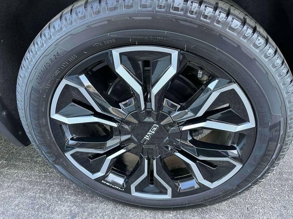 2025 GMC Sierra EV Denali - Photo 12
