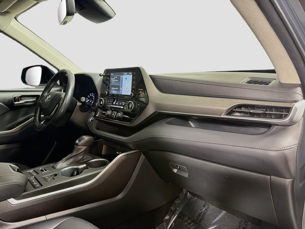 Used 2021  Toyota XLE image 31
