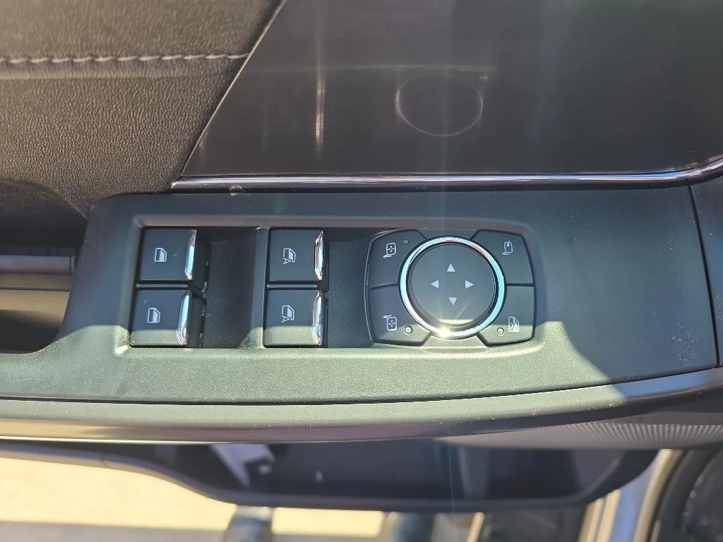 New 2025 Iconic Silver Metallic Ford Lariat® image 11