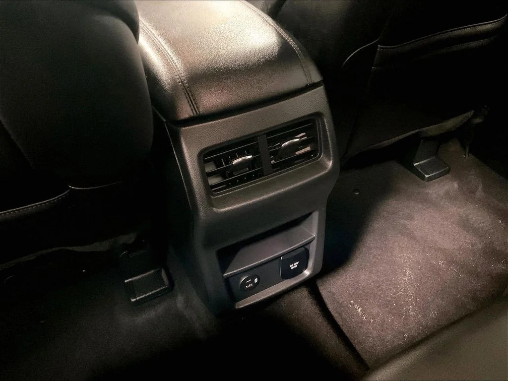 Used 2022 Black Ford SEL image 27