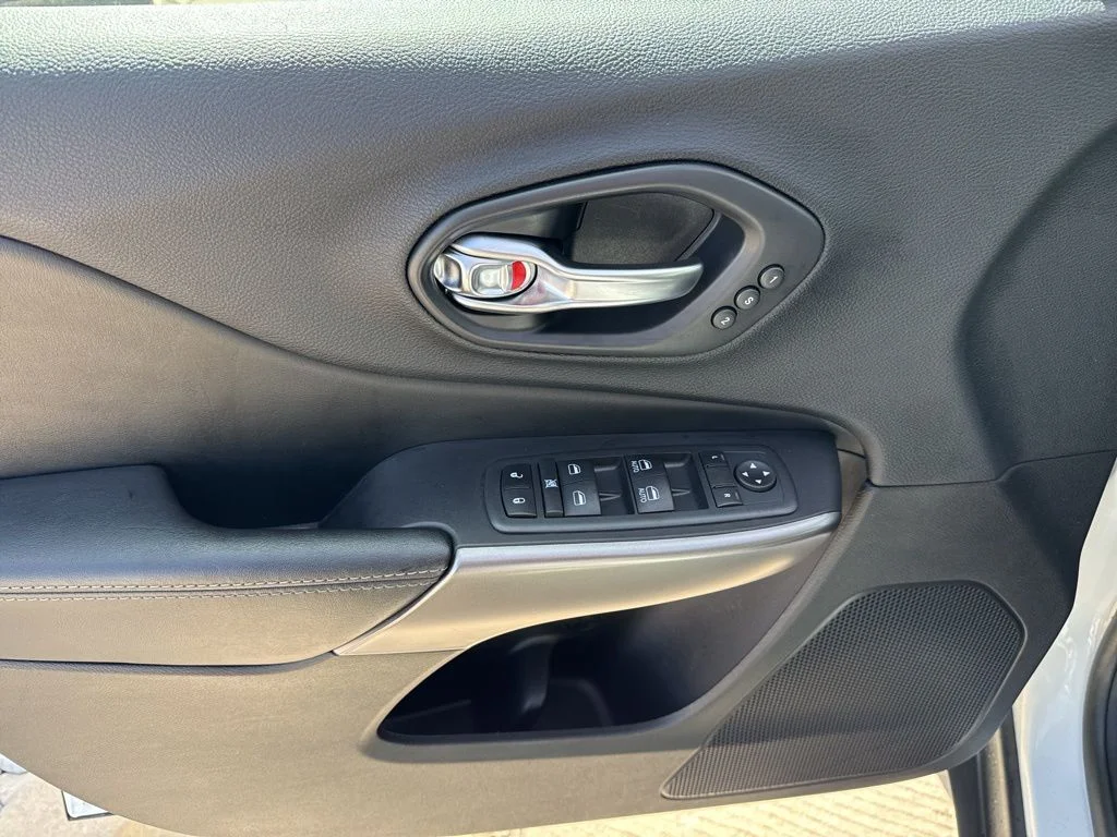 Used 2020 White Jeep Limited image 7