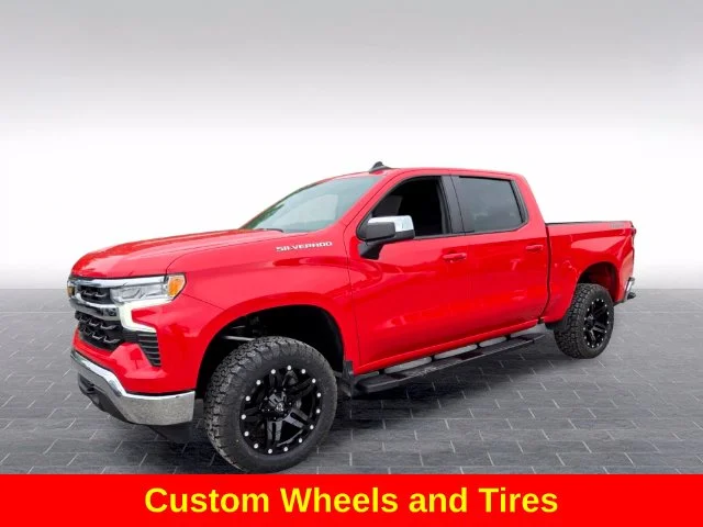 Used 2025 Red Chevrolet LT image 4