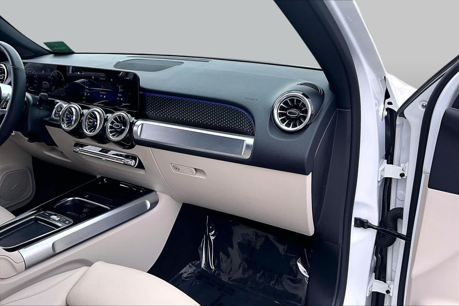 Certified Used 2025 Polar White Mercedes-Benz GLB 250 image 19