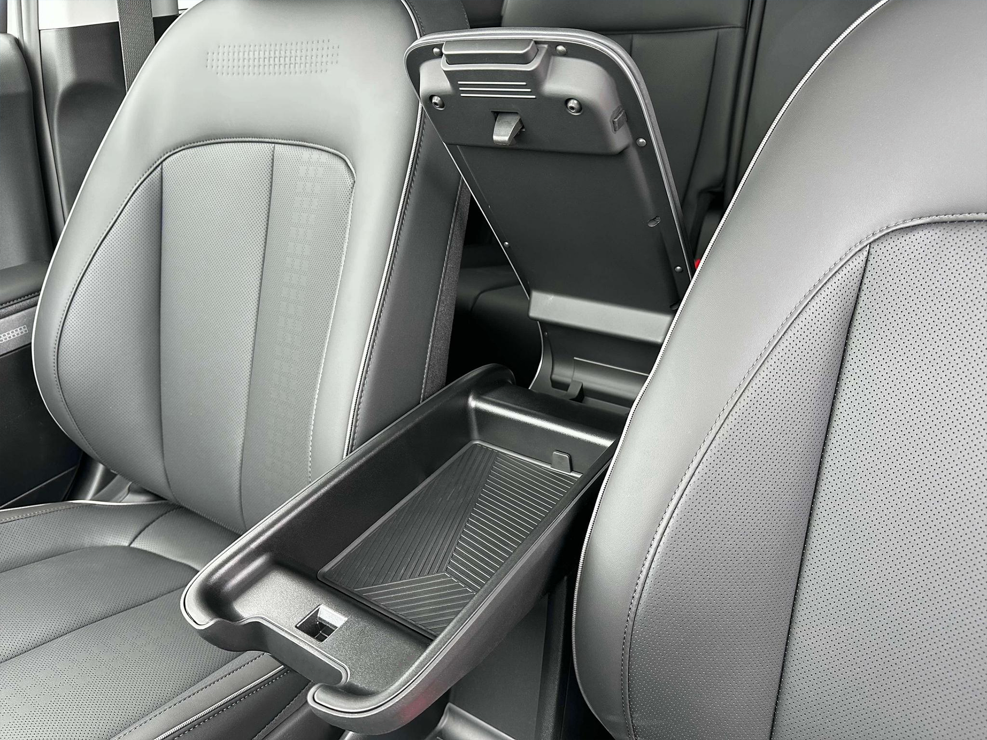 2024 Hyundai IONIQ 5 Limited - Photo 18