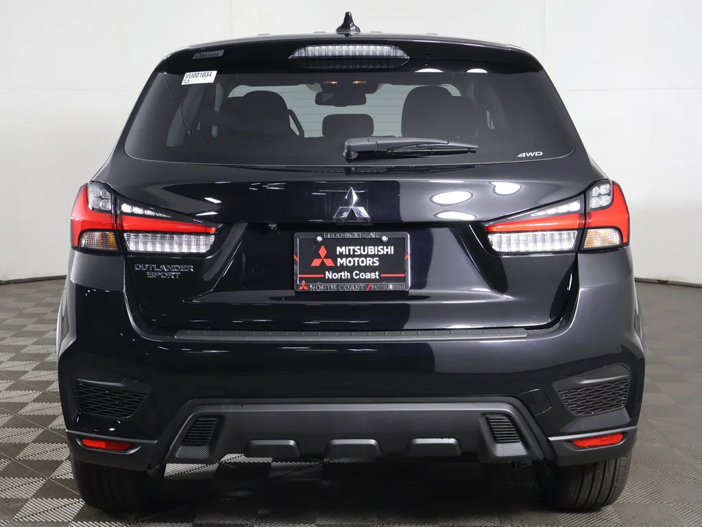 New 2027 Black Mitsubishi 2.0 ES AWC image 9