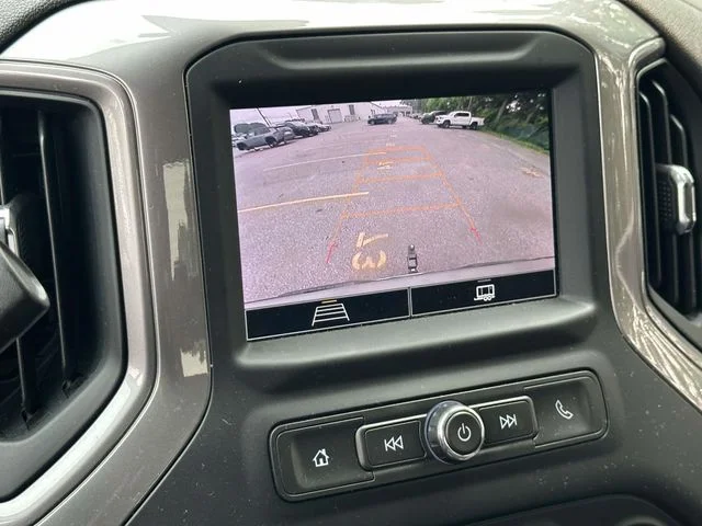 Used 2022 Silver Chevrolet Custom image 18
