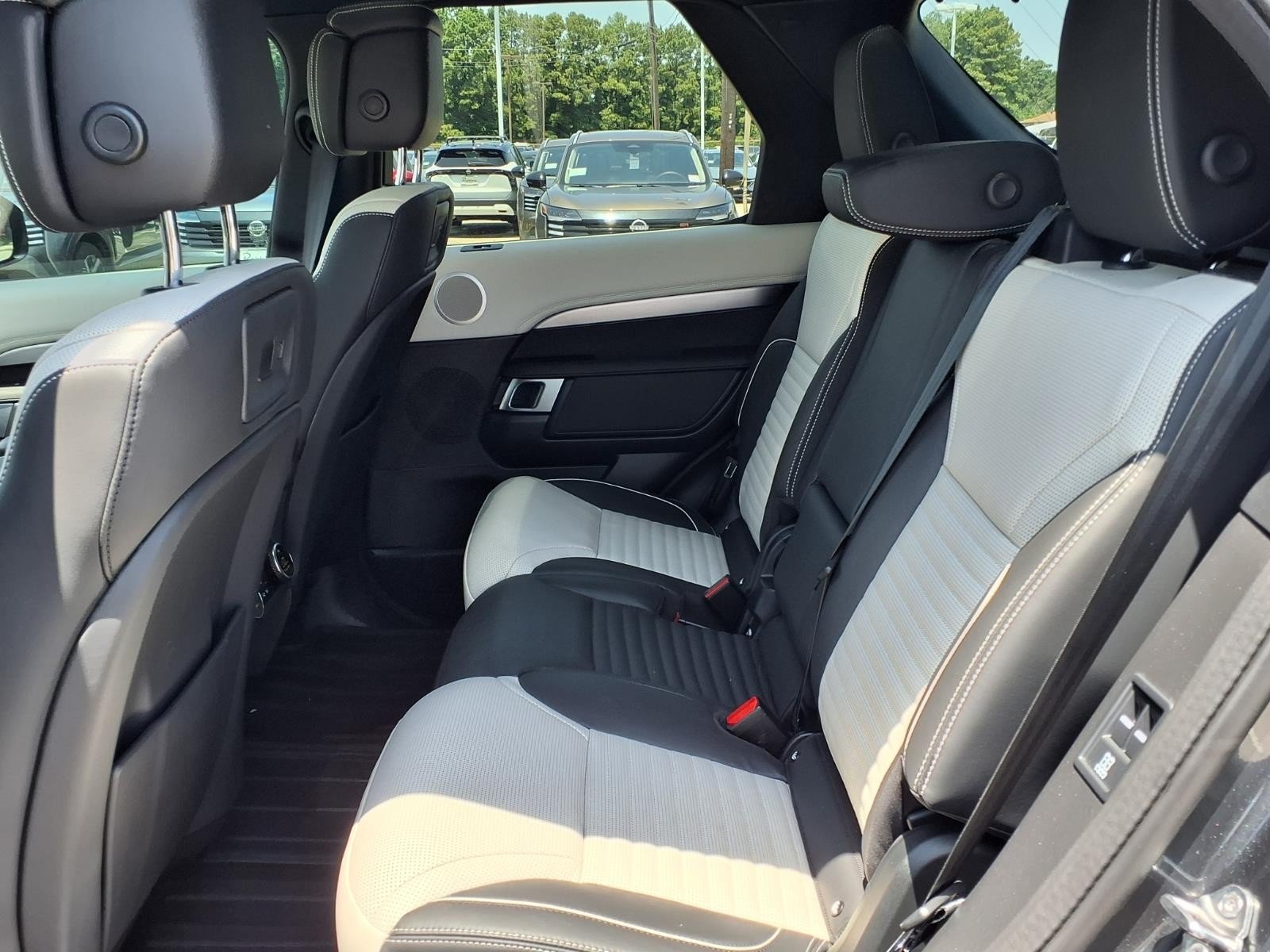 2024 Land Rover Discovery Dynamic SE  at HGreg Houston