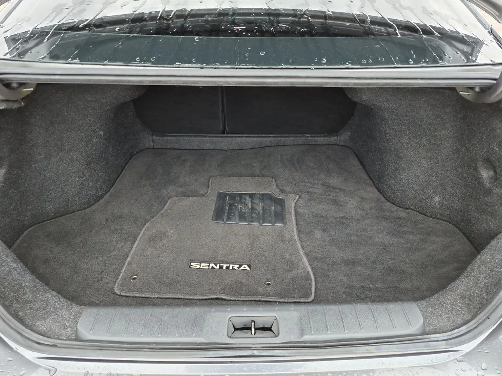 Used 2020 Gray Nissan SR image 38