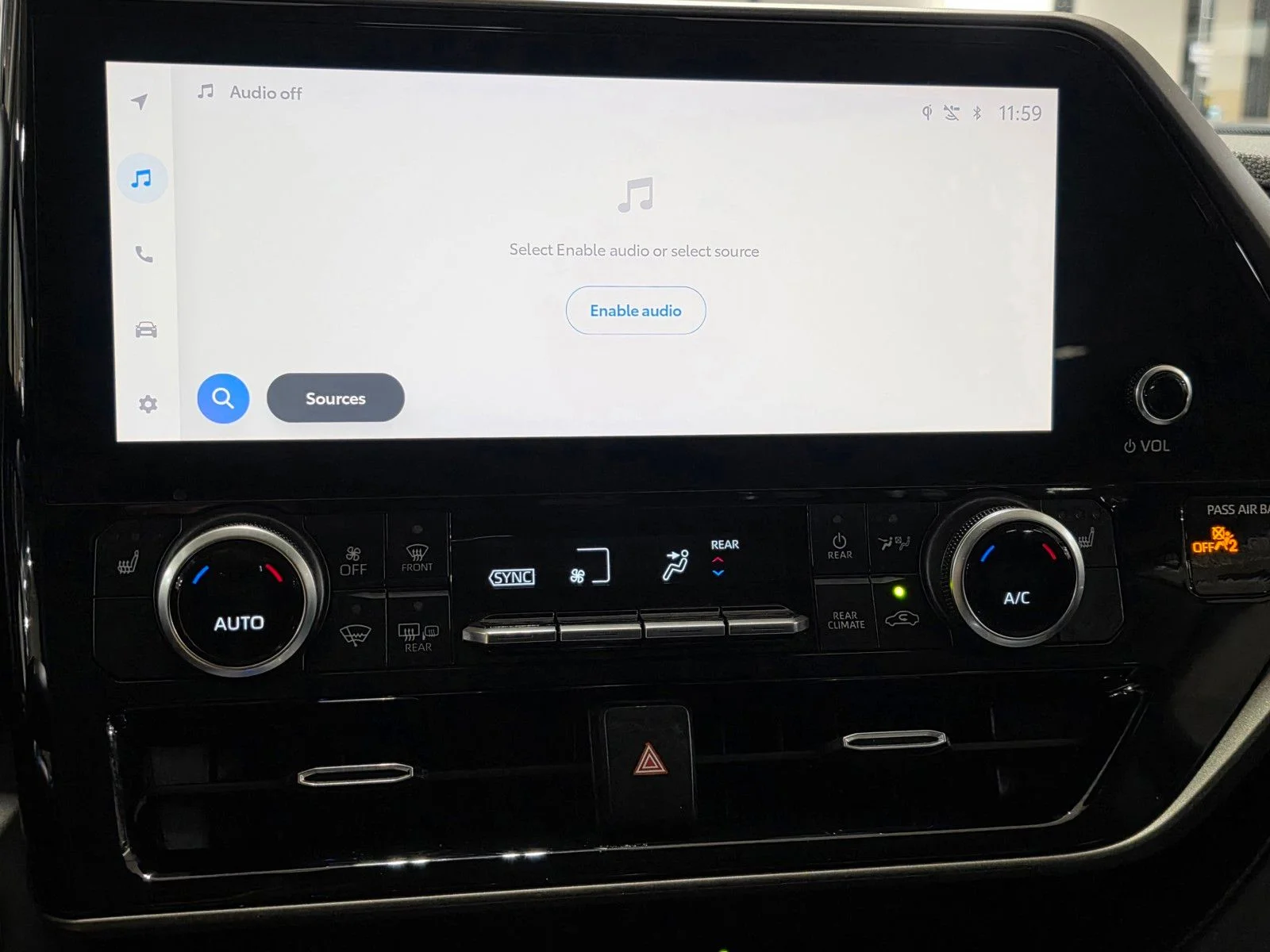 Used 2023 Wind Chill Pearl Toyota XLE image 26