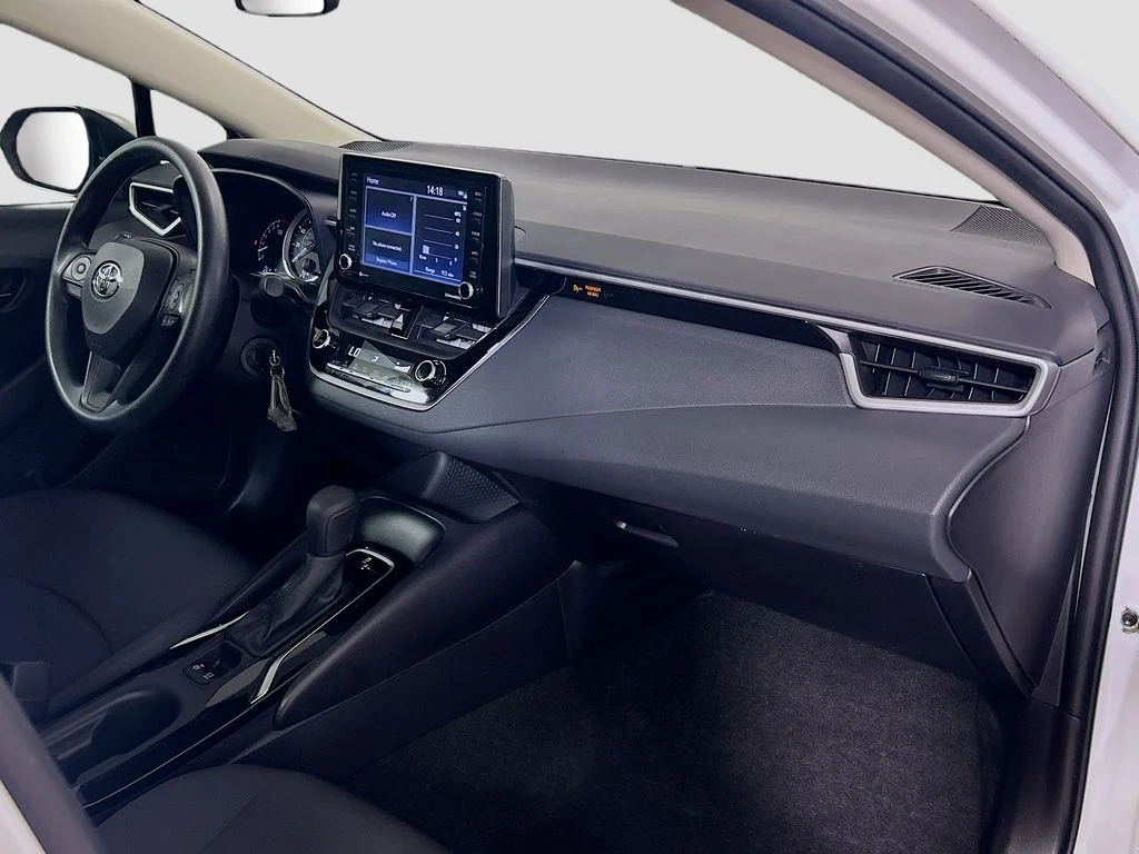 Used 2022 White Toyota LE image 26