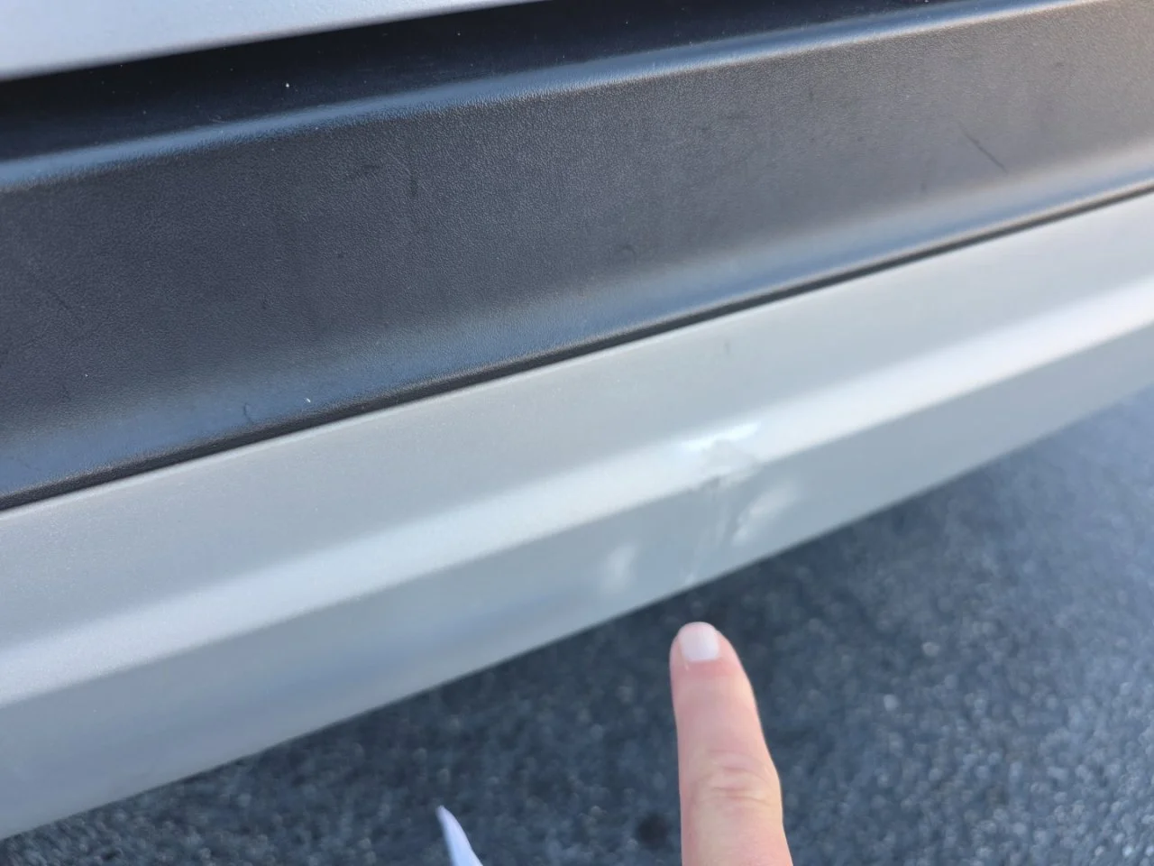 Used 2018 Ingot Silver Ford SE image 18