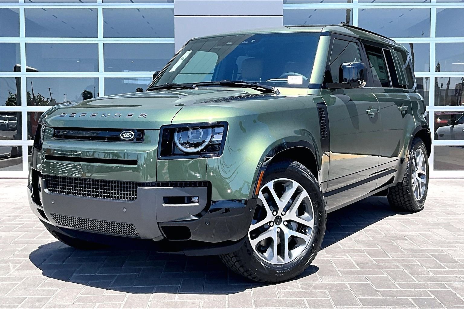 New 2026 Woolstone Green Land Rover X-Dynamic SE image 1
