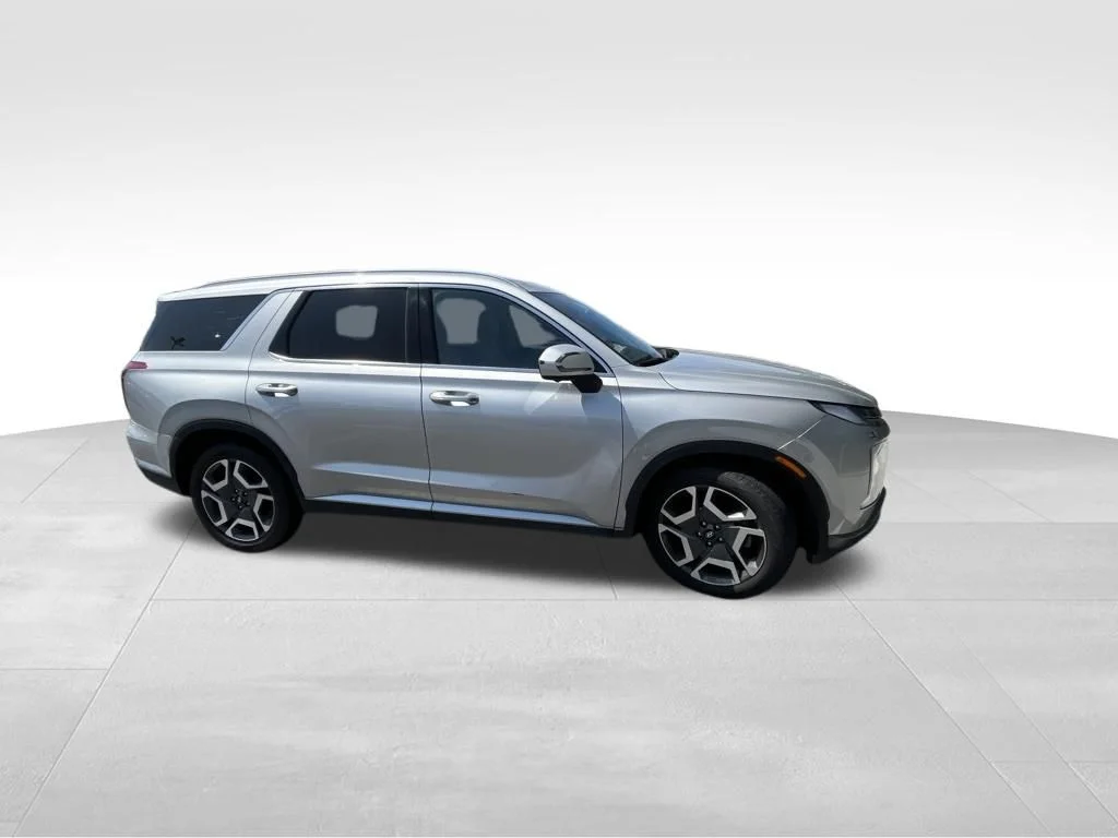 Used 2024 Silver Hyundai SEL image 29