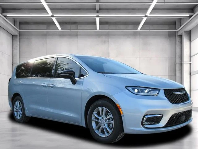 2026 Chrysler Pacifica Select's photo