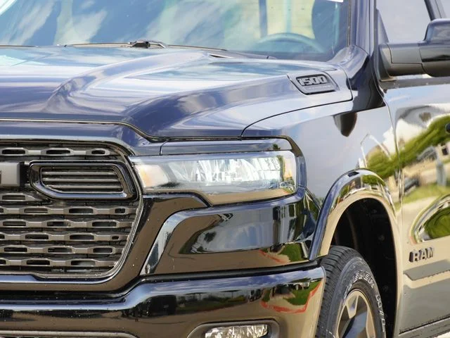 New 2026 Diamond Black Crystal Pearl-Coat Exterior Paint RAM Big Horn/Lone Star image 3