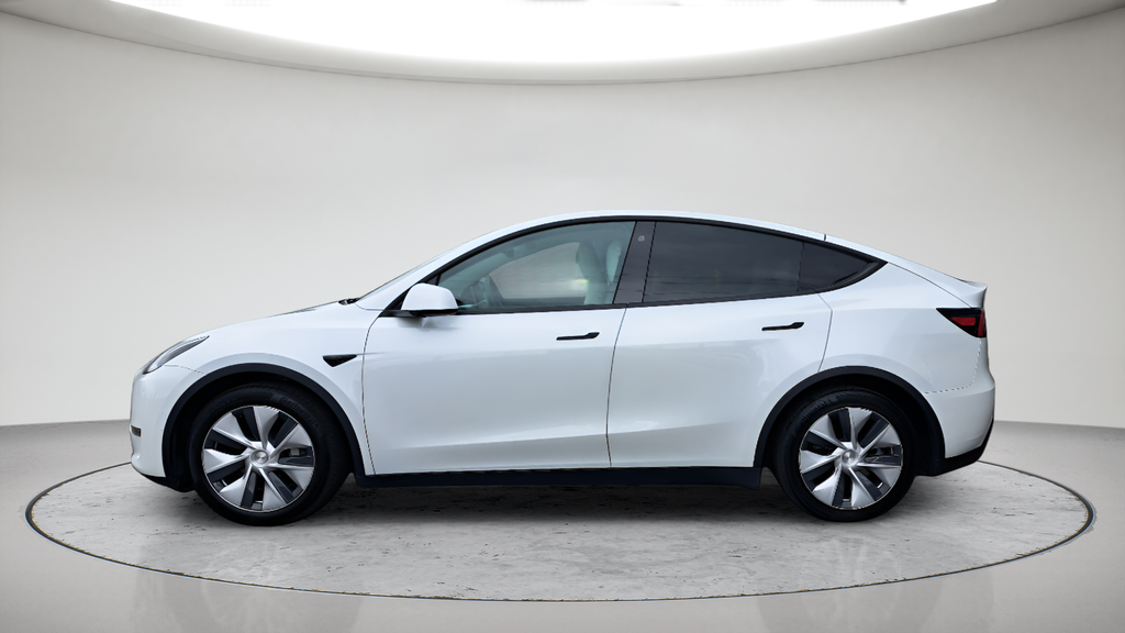 Used 2021  Tesla Long Range image 2