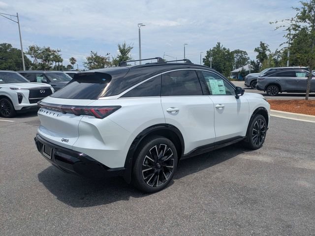 New 2027 2T RAD WHT INFINITI Autograph AWD image 3
