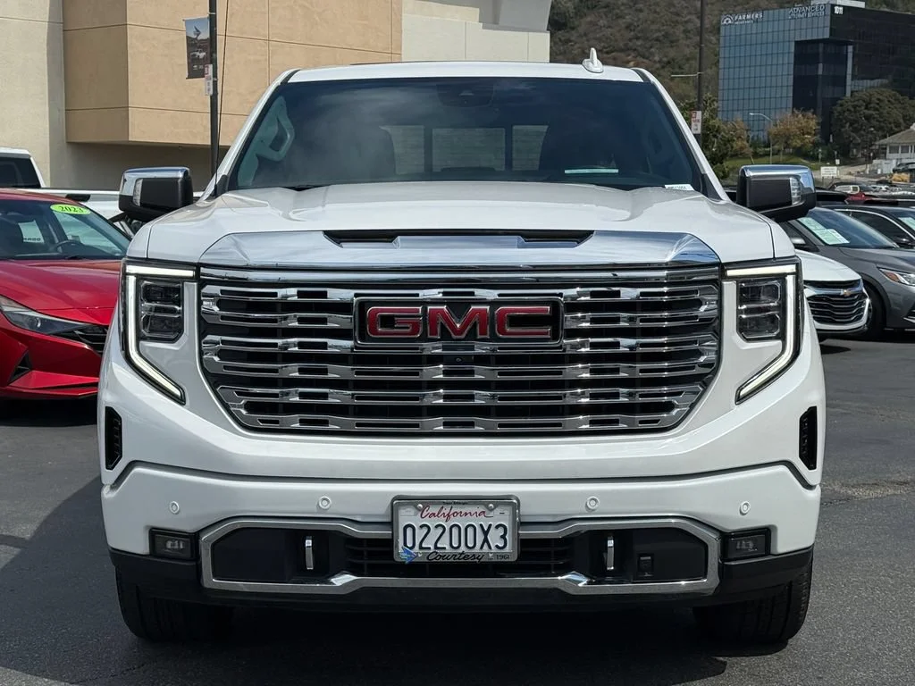 Used 2024 White Frost Tricoat GMC Denali image 4